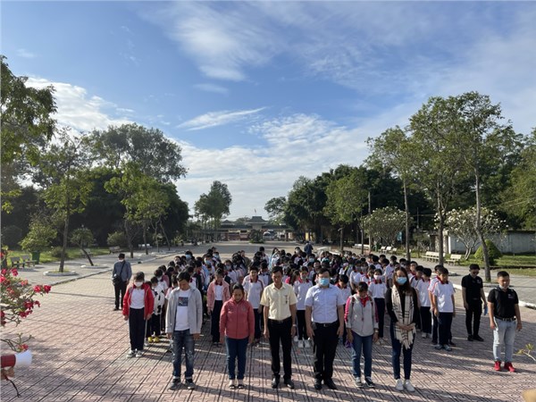 Hoc tap ngoai NT13.jpg